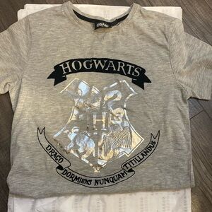 Harry Potter t shirt silver hog warts insignia